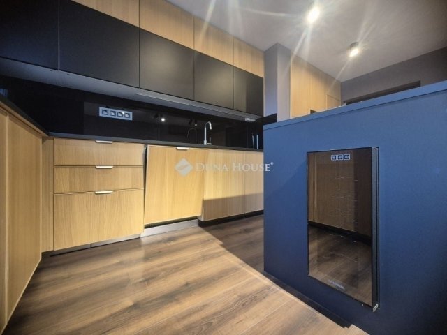 Eladó panellakás, Budapesten, III. kerületben 82.9 M Ft, 3 szobás