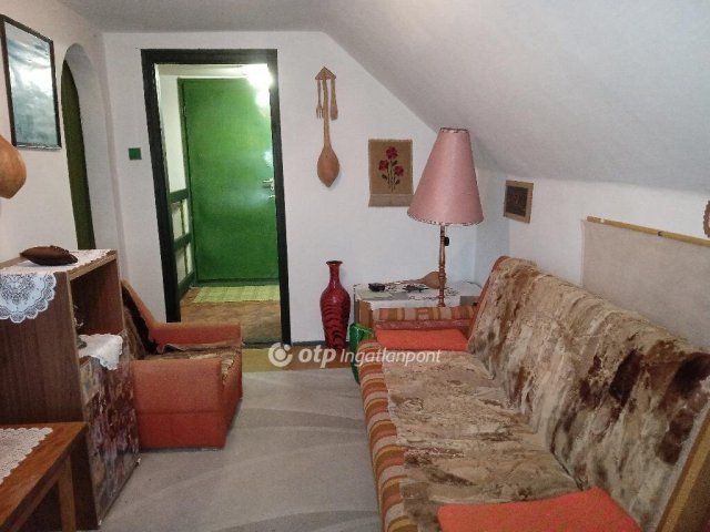 Eladó családi ház, Romándon 11.9 M Ft, 2 szobás