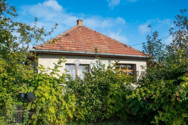 Eladó családi ház, Csörögön 39 M Ft, 3 szobás