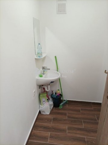 Kiadó iroda, Komlón 275 E Ft / hó / költözzbe.hu
