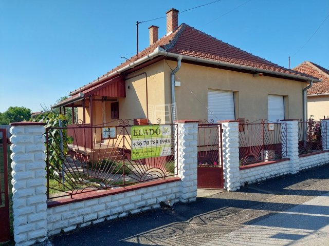 Eladó családi ház, Polgáron 39.9 M Ft, 2 szobás