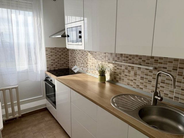 Eladó panellakás, Pécsett 41.9 M Ft, 2 szobás