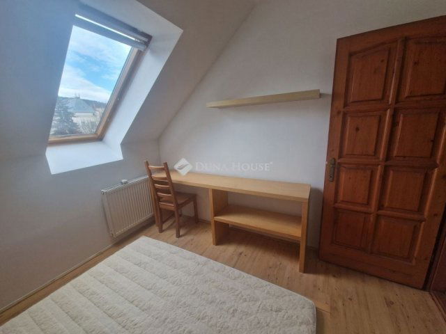 Kiadó téglalakás, albérlet, Pécsett 185 E Ft / hó, 2 szobás