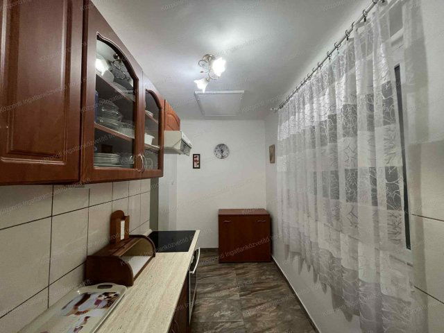 Kiadó téglalakás, albérlet, Tatabányán 130 E Ft / hó