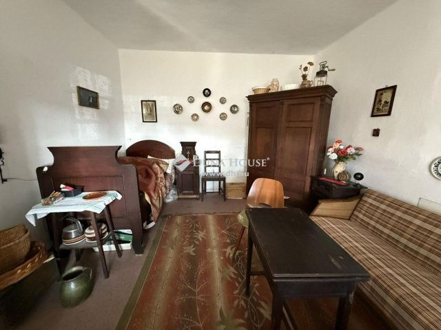 Eladó családi ház, Tiszaburán 6 M Ft, 3 szobás