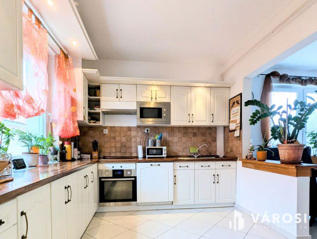 Eladó családi ház, Békéscsabán 81.9 M Ft, 5+1 szobás