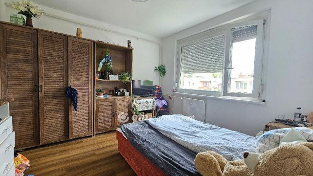 Eladó panellakás, Szentesen 28.5 M Ft, 2 szobás