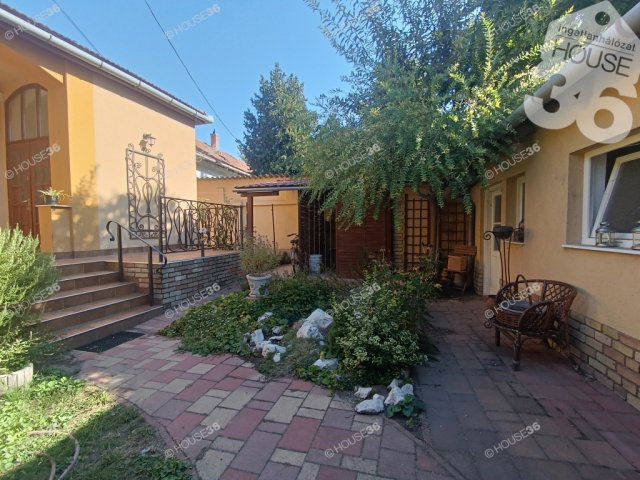 Eladó családi ház, Kiskunfélegyházán 59.9 M Ft, 4 szobás