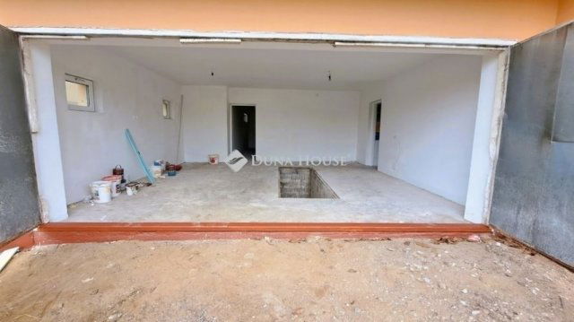 Eladó családi ház, Turán 89 M Ft, 7 szobás