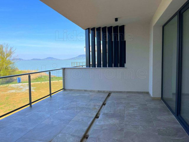 Eladó nyaraló, Balatonfenyvesen 99.99 M Ft, 7 szobás