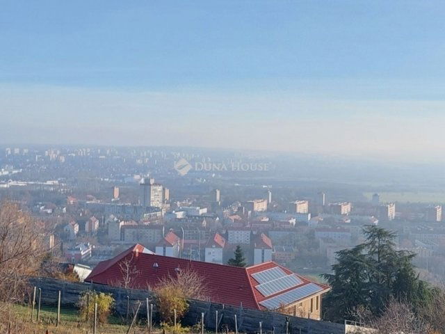 Eladó családi ház, Pécsett 49.9 M Ft, 2 szobás