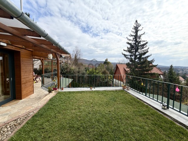 Eladó téglalakás, Budakeszin 167.8 M Ft, 4 szobás