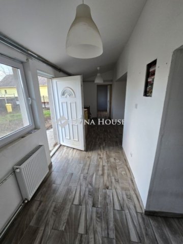 Eladó családi ház, Szegeden 53 M Ft, 4 szobás