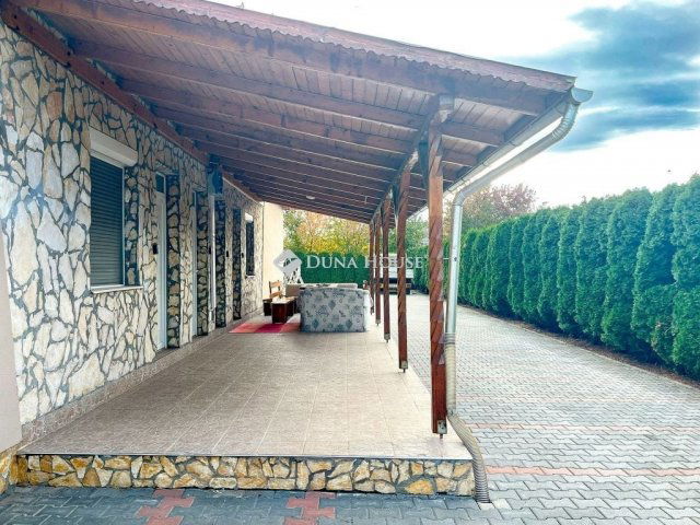 Eladó ikerház, Siófokon 95 M Ft, 6 szobás / költözzbe.hu