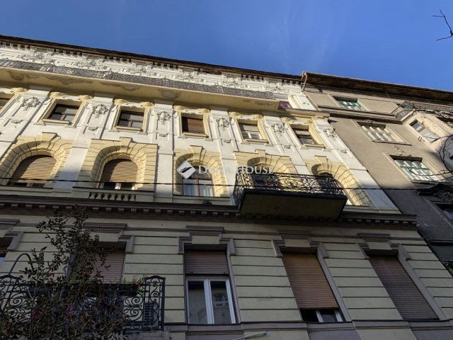 Eladó téglalakás, Budapesten, VIII. kerületben, Baross utcában