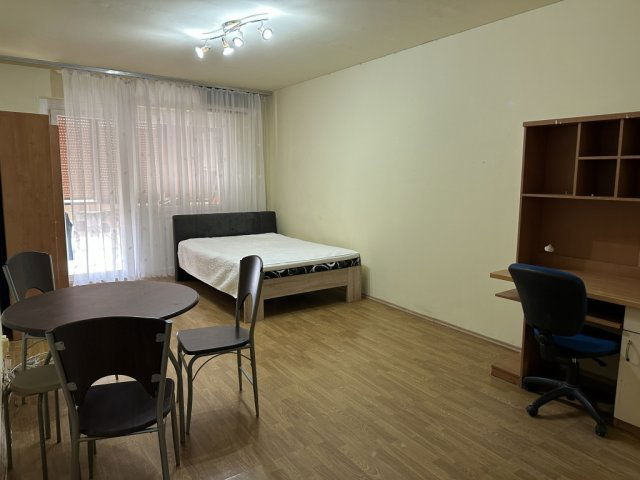 Eladó panellakás, Szegeden 60.9 M Ft, 3 szobás