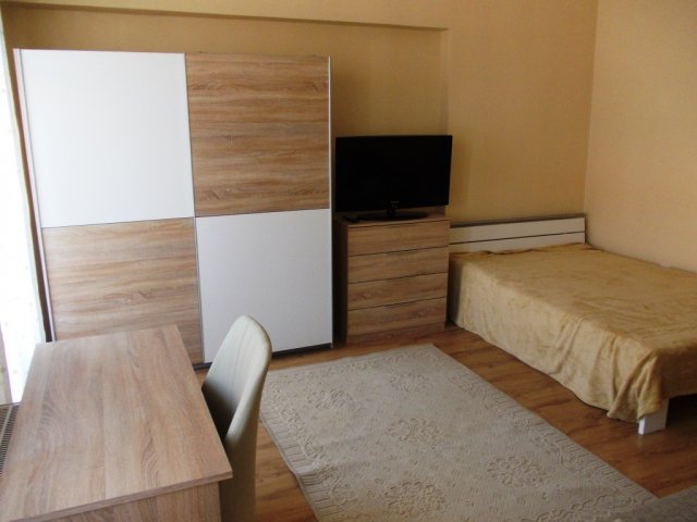Kiadó téglalakás, albérlet, Pécsett, Rákóczi úton, 1 szobás