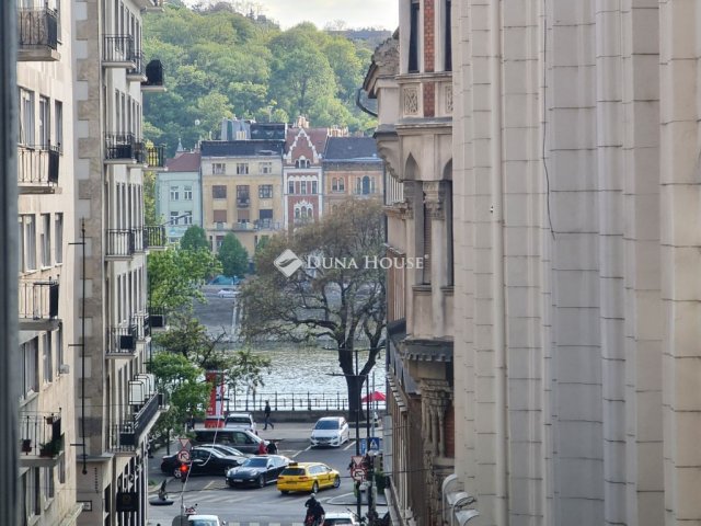 Eladó téglalakás, Budapesten, V. kerületben 225 M Ft, 2 szobás