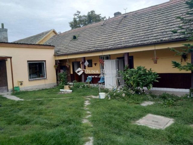 Eladó családi ház, Kiskunlacházán 35.5 M Ft, 2 szobás