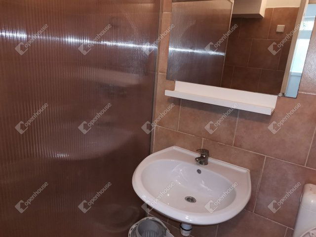 Kiadó téglalakás, albérlet, Tatán 650 E Ft / hó, 5 szobás