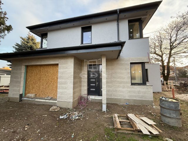 Eladó családi ház, Budapesten, XVI. kerületben 257 M Ft