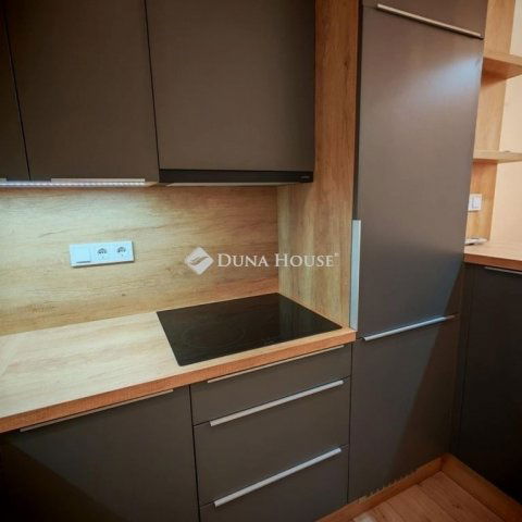 Eladó téglalakás, Pécsett 86.9 M Ft, 3 szobás