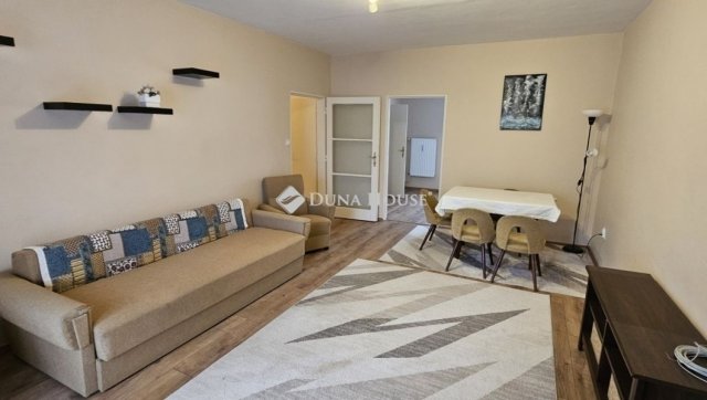 Eladó panellakás, Pécsett 46.99 M Ft, 2 szobás