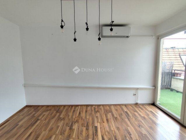 Eladó téglalakás, Budapesten, VI. kerületben 199 M Ft, 5 szobás