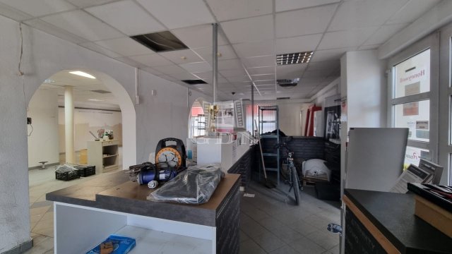 Kiadó üzlethelyiség, Székesfehérvárott 465 E Ft / hó