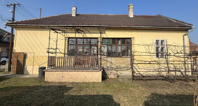Eladó családi ház, Cegléden 35 M Ft, 4 szobás