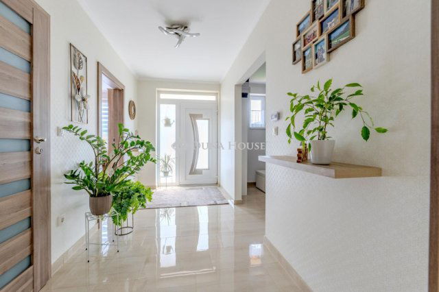 Eladó családi ház, Üllőn 299 M Ft, 6 szobás