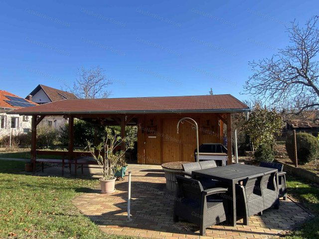 Eladó családi ház, Szolnokon 55 M Ft, 2 szobás