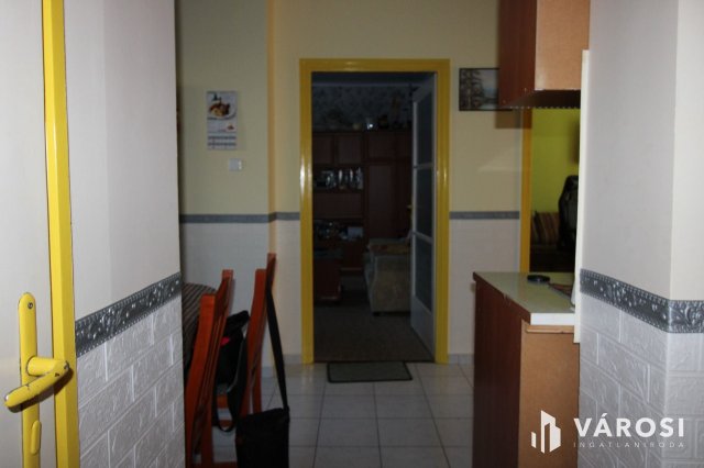 Eladó téglalakás, Zircen 61 M Ft, 2 szobás