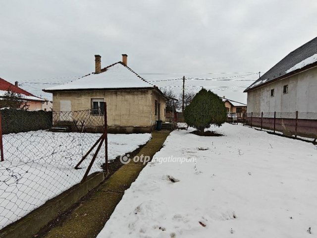 Eladó családi ház, Kiskunlacházán 36.9 M Ft, 2 szobás