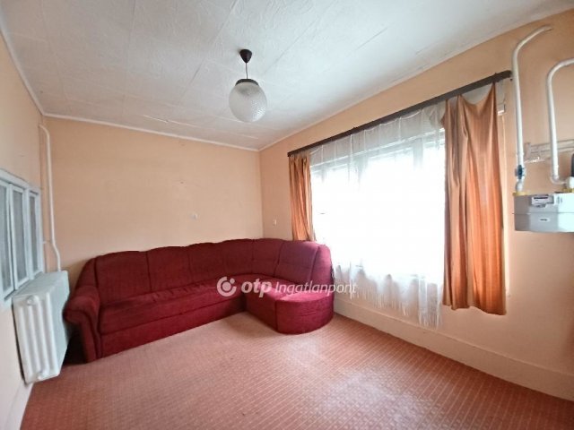 Eladó családi ház, Egerben 79.9 M Ft, 6 szobás