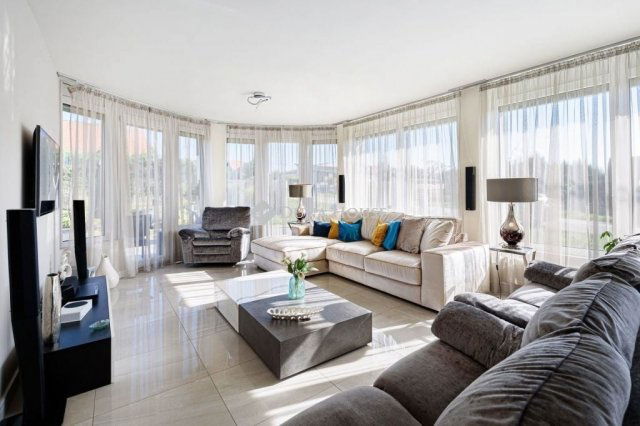 Eladó ikerház, Pécelen 349 M Ft, 11 szobás