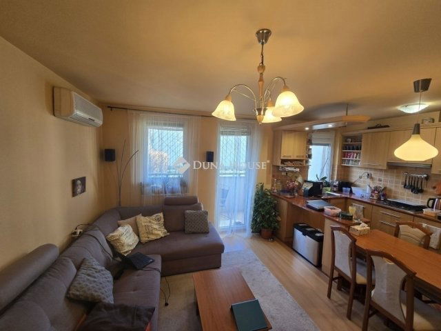 Eladó téglalakás, Szegeden 72.99 M Ft, 3 szobás