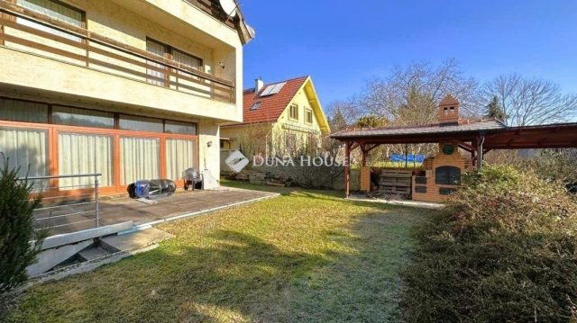 Eladó családi ház, Budapesten, II. kerületben 240 M Ft, 9 szobás