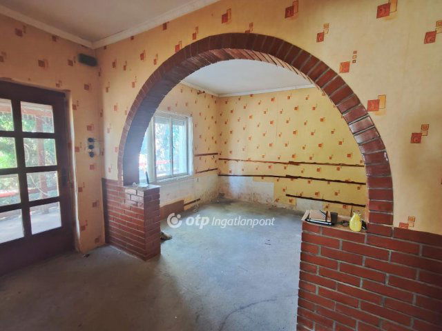 Eladó családi ház, Jászladányon 6.5 M Ft, 2 szobás