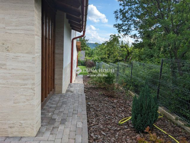 Eladó családi ház, Nagykovácsiban 244.9 M Ft, 4 szobás