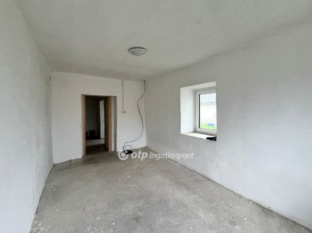 Eladó családi ház, Alapon 20 M Ft, 2 szobás