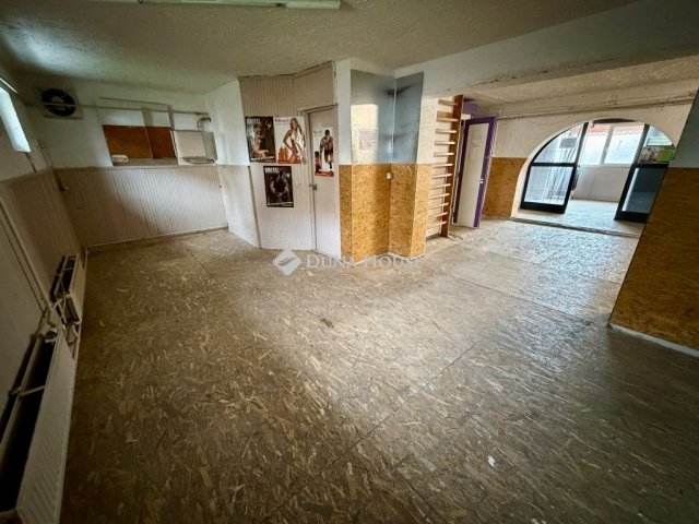 Eladó üzlethelyiség, Komlón 89.9 M Ft / költözzbe.hu