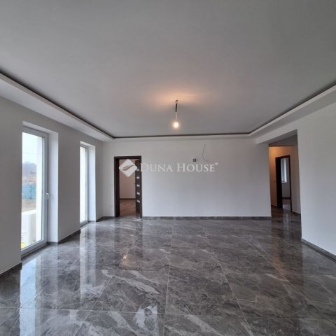 Eladó ikerház, Tinnyén 124.9 M Ft, 4 szobás