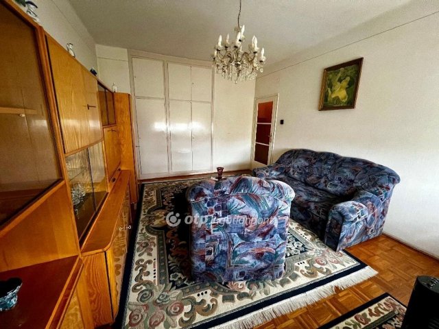 Eladó téglalakás, Debrecenben 49.5 M Ft, 1+1 szobás