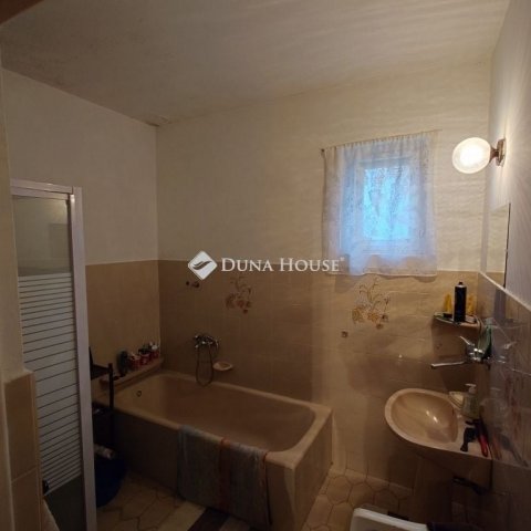 Eladó családi ház, Pilisen 89.5 M Ft, 4 szobás