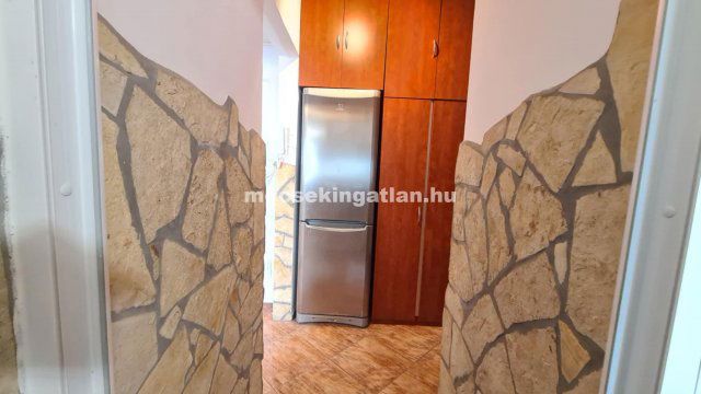 Kiadó panellakás, albérlet, Pécsett 140 E Ft / hó, 2 szobás