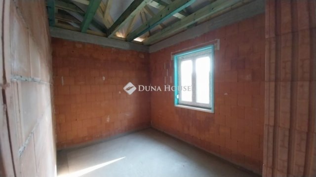 Eladó ikerház, Nagytarcsán 119.9 M Ft, 5 szobás