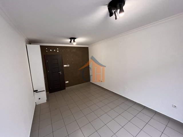 Eladó üzlethelyiség, Gyulán 18 M Ft, 1 szobás