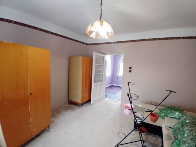 Eladó családi ház, Turán 34.9 M Ft, 2 szobás