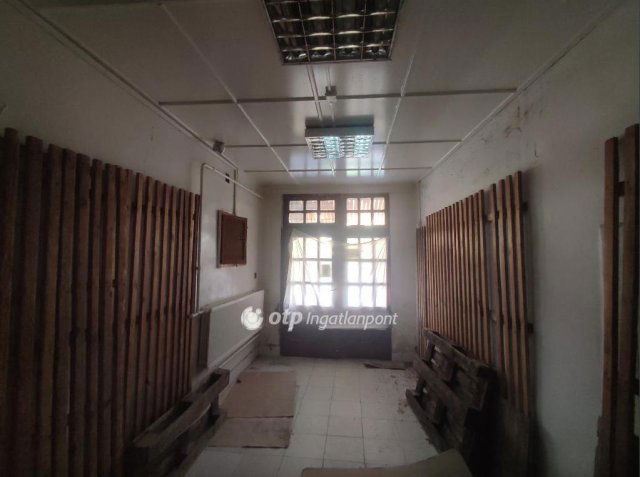 Eladó üzlethelyiség, Hajdúdorogon 89 M Ft, 4 szobás